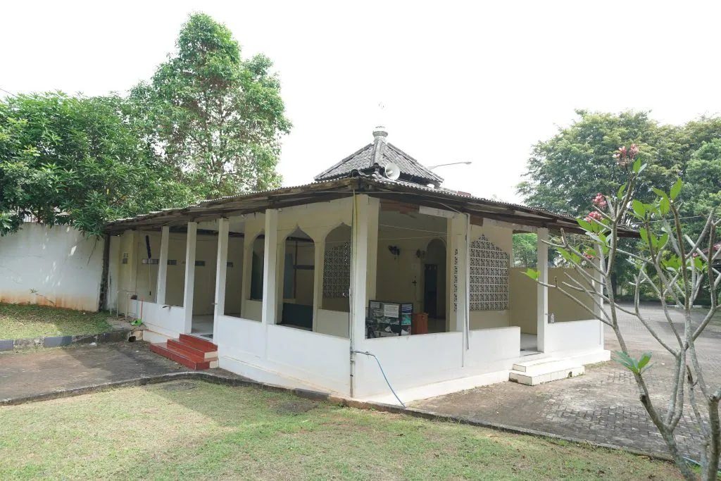 Mushola Al Hotim: Tempat Beribadah yang Menyatu dengan Jiwa Cilacap